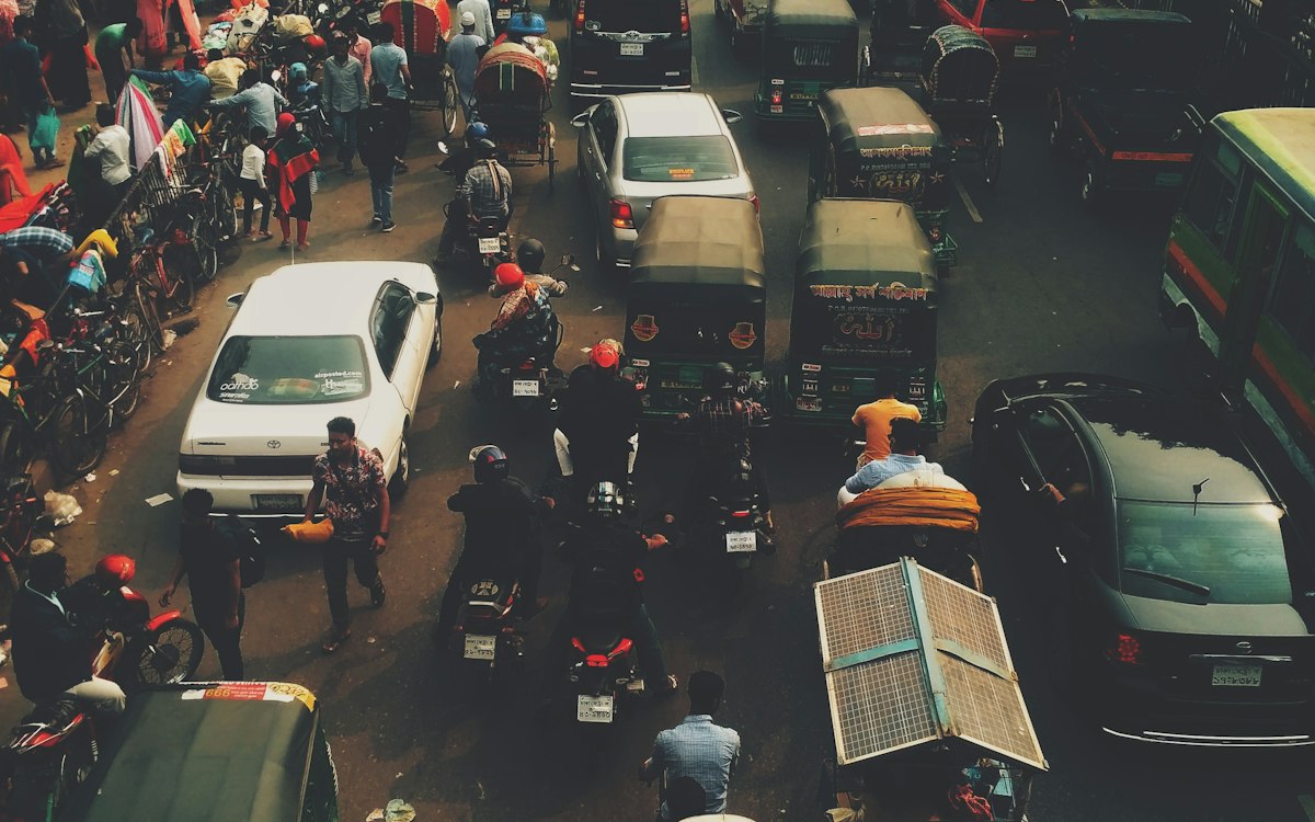 রাজধানীর ১০ সড়কে চালু হচ্ছে স্মার্ট সিগন্যাল
